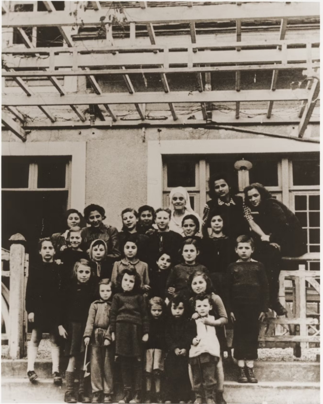 AI giúp tìm lại ảnh nạn nhân Thế chiến II - Ảnh 2. AI giúp tìm lại ảnh nạn nhân Thế chiến II - Ảnh 2.