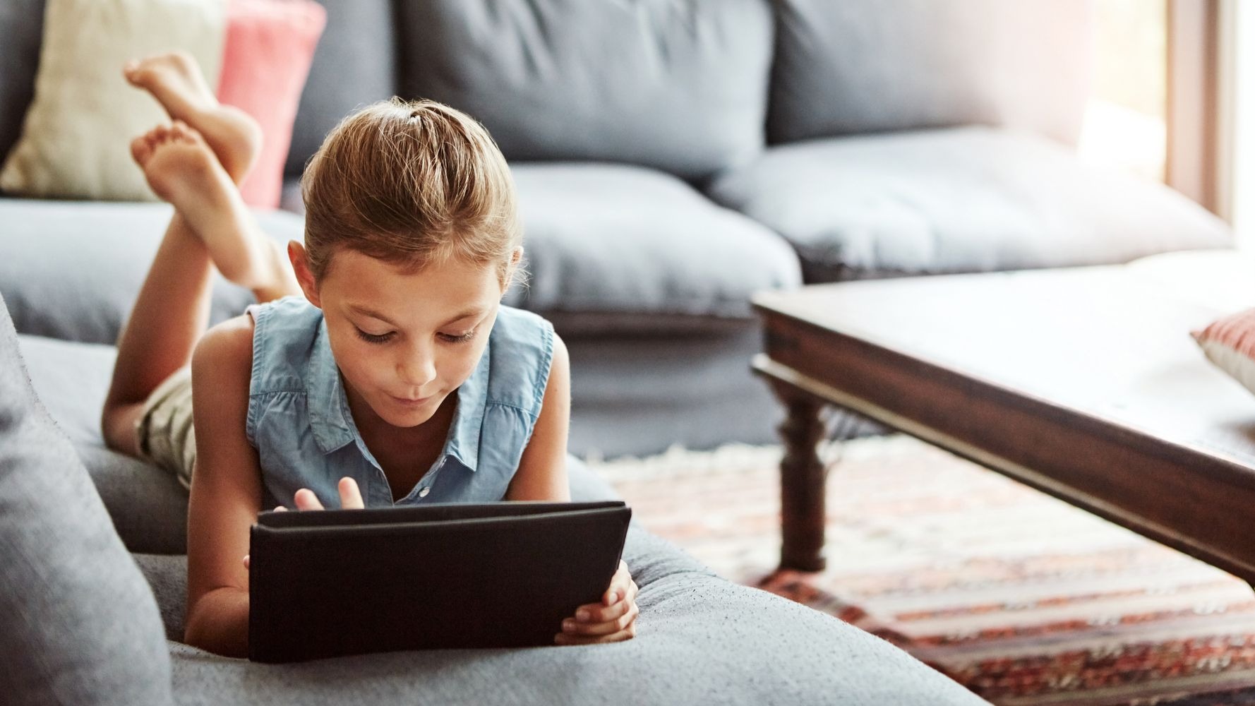 Cùng gặp gỡ bảo mẫu năng nổ và cần mẫn nhất trên thế giới: YouTube - Ảnh 3. Cùng gặp gỡ bảo mẫu năng nổ và cần mẫn nhất trên thế giới: YouTube - Ảnh 3.