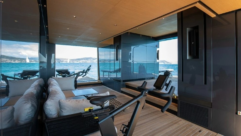 Siêu du thuyền được săn đón nhất thế giới: Trông bề ngoài như một chiến hạm, sang trọng từ trong ra ngoài - Ảnh 6. Siêu du thuyền được săn đón nhất thế giới: Trông bề ngoài như một chiến hạm, sang trọng từ trong ra ngoài - Ảnh 6.