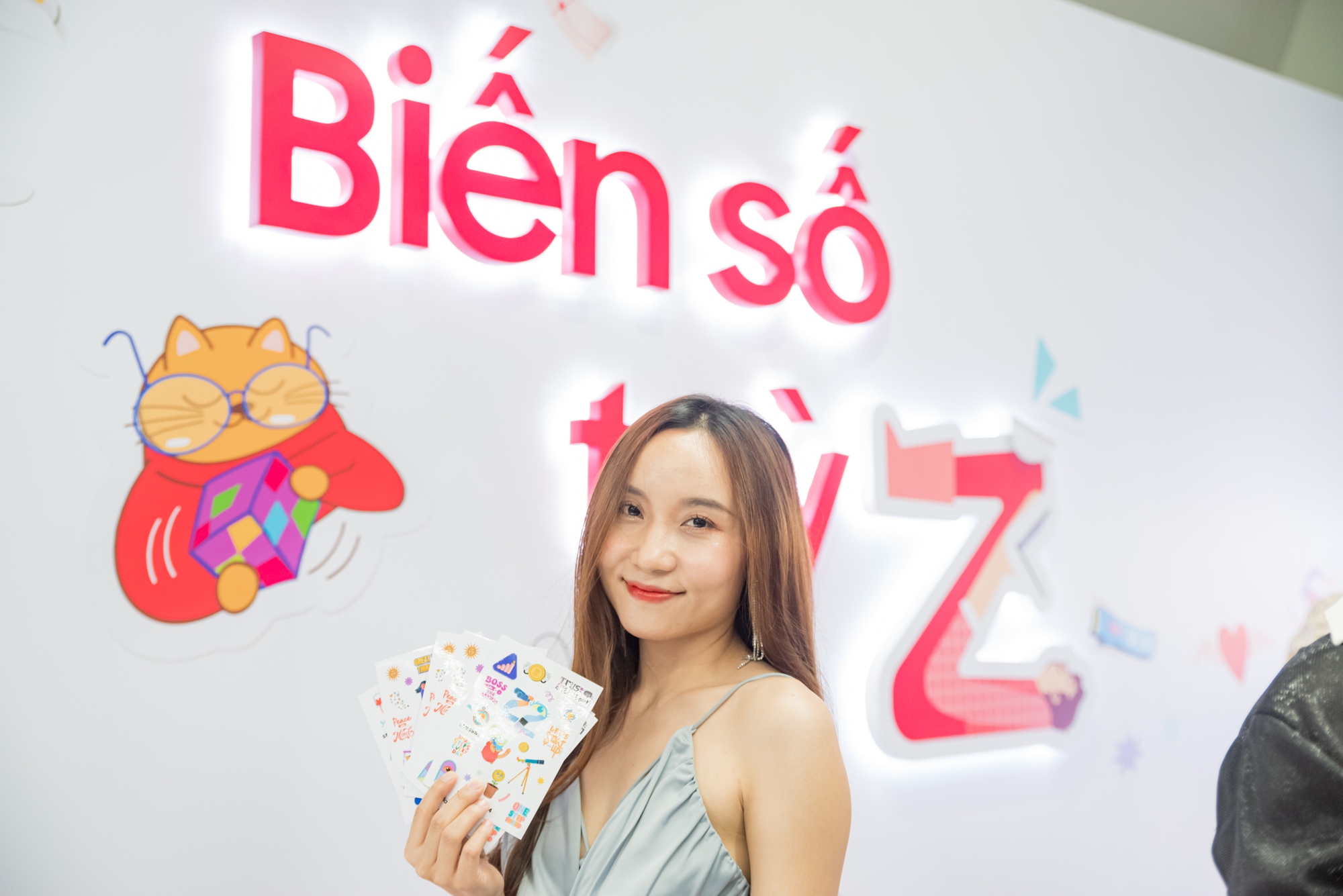 Cùng xem giới trẻ nô nức đi gặp “Thần Mèo” để giải số ngày đầu năm - Ảnh 14. Cùng xem giới trẻ nô nức đi gặp “Thần Mèo” để giải số ngày đầu năm - Ảnh 14.