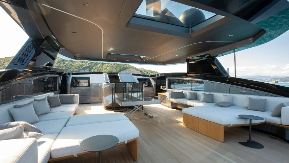 Siêu du thuyền được săn đón nhất thế giới: Trông bề ngoài như một chiến hạm, sang trọng từ trong ra ngoài - Ảnh 5. Siêu du thuyền được săn đón nhất thế giới: Trông bề ngoài như một chiến hạm, sang trọng từ trong ra ngoài - Ảnh 5.