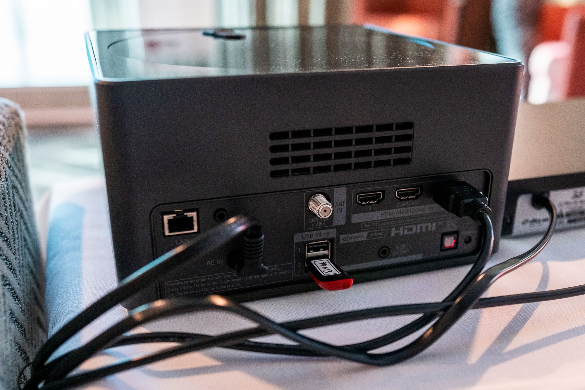 LG ra mắt chiếc TV OLED không dây đầu tiên trên thế giới - Ảnh 3. LG ra mắt chiếc TV OLED không dây đầu tiên trên thế giới - Ảnh 3.