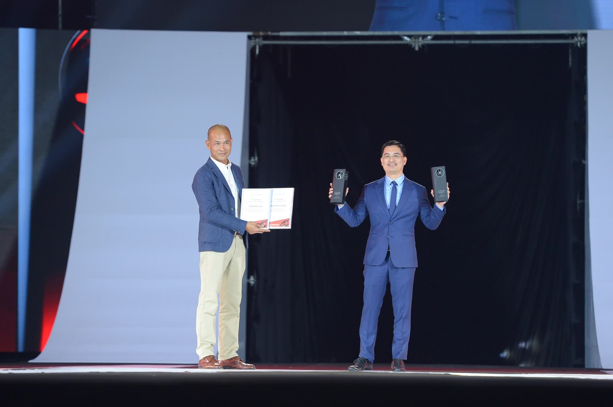 VinFast VF e34 thắng thuyết phục giải Xe xanh 2022 - Ảnh 2. VinFast VF e34 thắng thuyết phục giải Xe xanh 2022 - Ảnh 2.