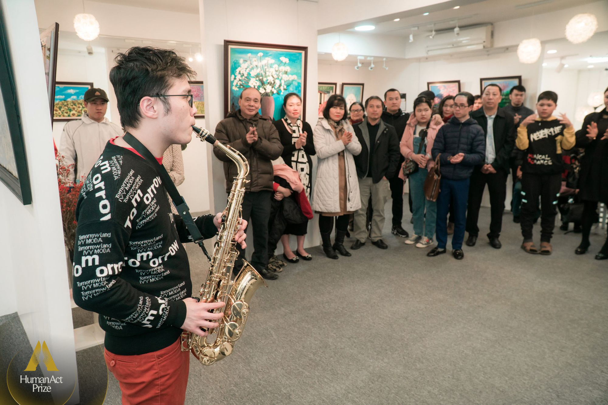 Diễn viên Lương Giang: Hơn 4 năm dạy vẽ cho trẻ tự kỷ, từ chối tài trợ vì sợ bị trục lợi và mơ ước về Câu lạc bộ họa sĩ tự kỷ - Ảnh 5. Diễn viên Lương Giang: Hơn 4 năm dạy vẽ cho trẻ tự kỷ, từ chối tài trợ vì sợ bị trục lợi và mơ ước về Câu lạc bộ họa sĩ tự kỷ - Ảnh 5.