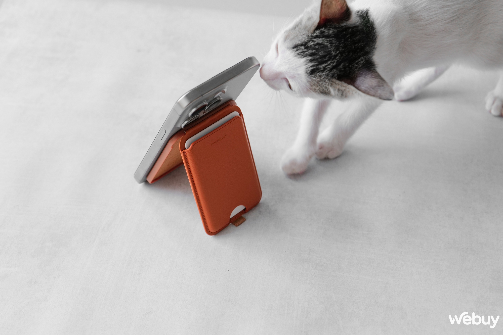 Ví MagSafe "2 trong 1" giá chỉ hơn 500.000 đồng: Làm từ da cao cấp, đựng được 2 thẻ ATM, kiêm luôn chân đế linh hoạt - Ảnh 12. Ví MagSafe "2 trong 1" giá chỉ hơn 500.000 đồng: Làm từ da cao cấp, đựng được 2 thẻ ATM, kiêm luôn chân đế linh hoạt - Ảnh 12.