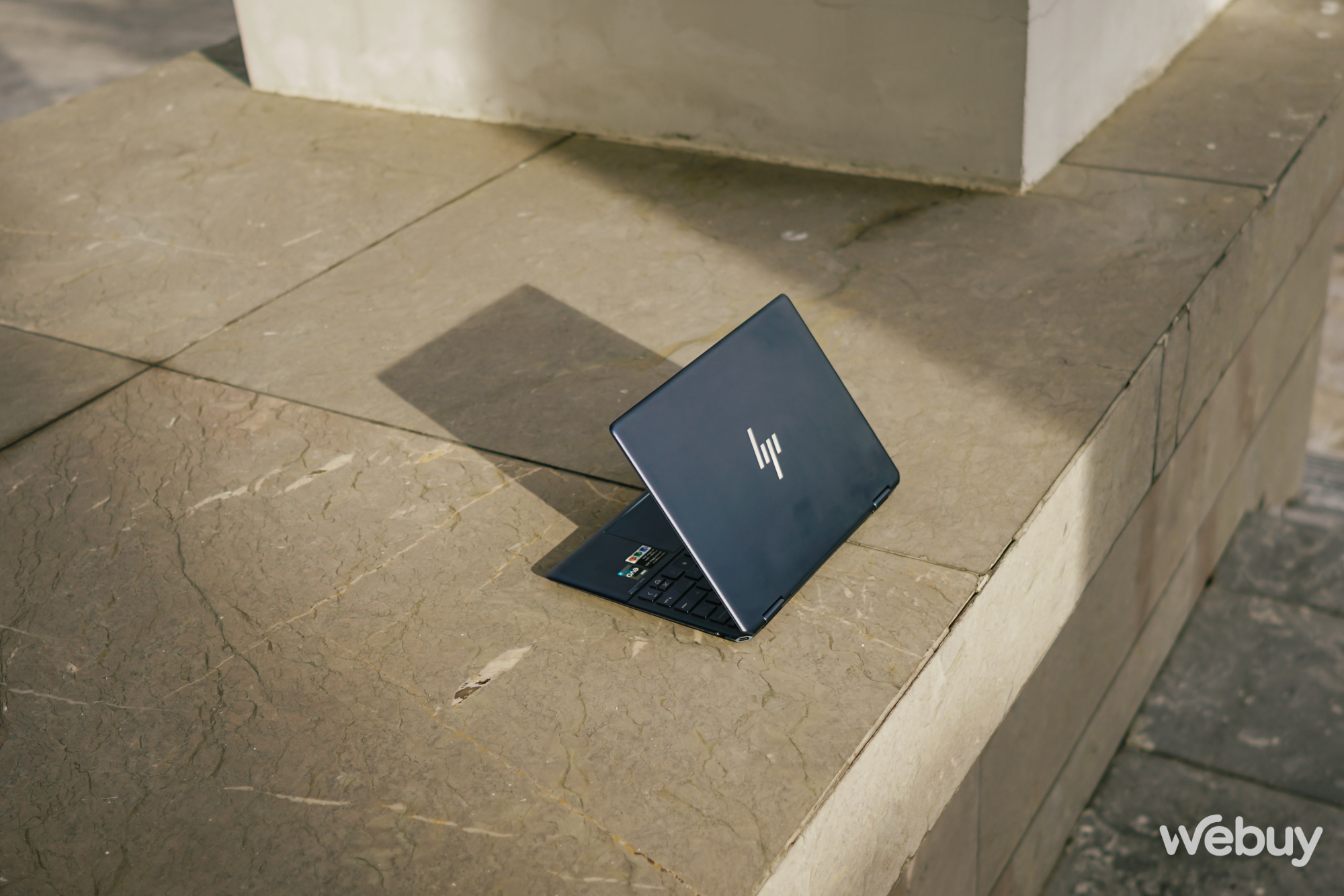 Trên tay HP Spectre X360: Máy tính doanh nhân với thiết kế có điểm nhấn - Ảnh 1. Trên tay HP Spectre X360: Máy tính doanh nhân với thiết kế có điểm nhấn - Ảnh 1.