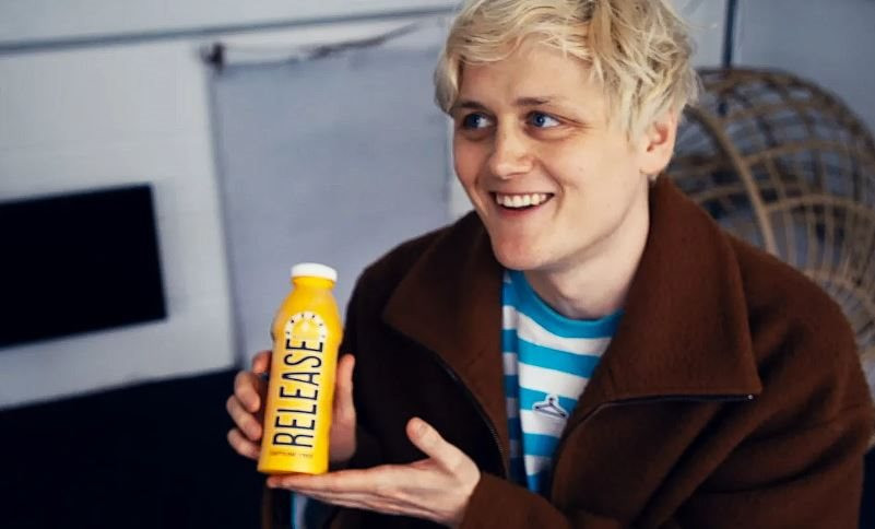 Phim t&agrave;i liệu b&oacute;c trần sự thật đen tối về Amazon: Thiếu kiểm tra nghi&ecirc;m trọng, duyệt b&aacute;n cả... 'nước tiểu đ&oacute;ng chai' của nh&acirc;n vi&ecirc;n - Ảnh 1.