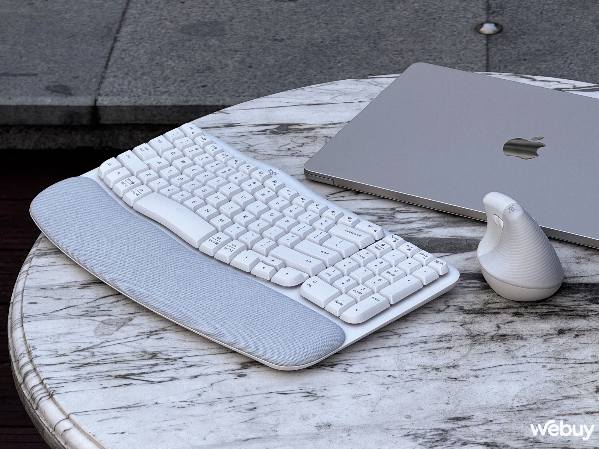 Logitech Wave Keys - Đổi mới sáng tạo trong thiết kế để bảo vệ sức khỏe cổ tay bạn - Ảnh 4. Logitech Wave Keys - Đổi mới sáng tạo trong thiết kế để bảo vệ sức khỏe cổ tay bạn - Ảnh 4.