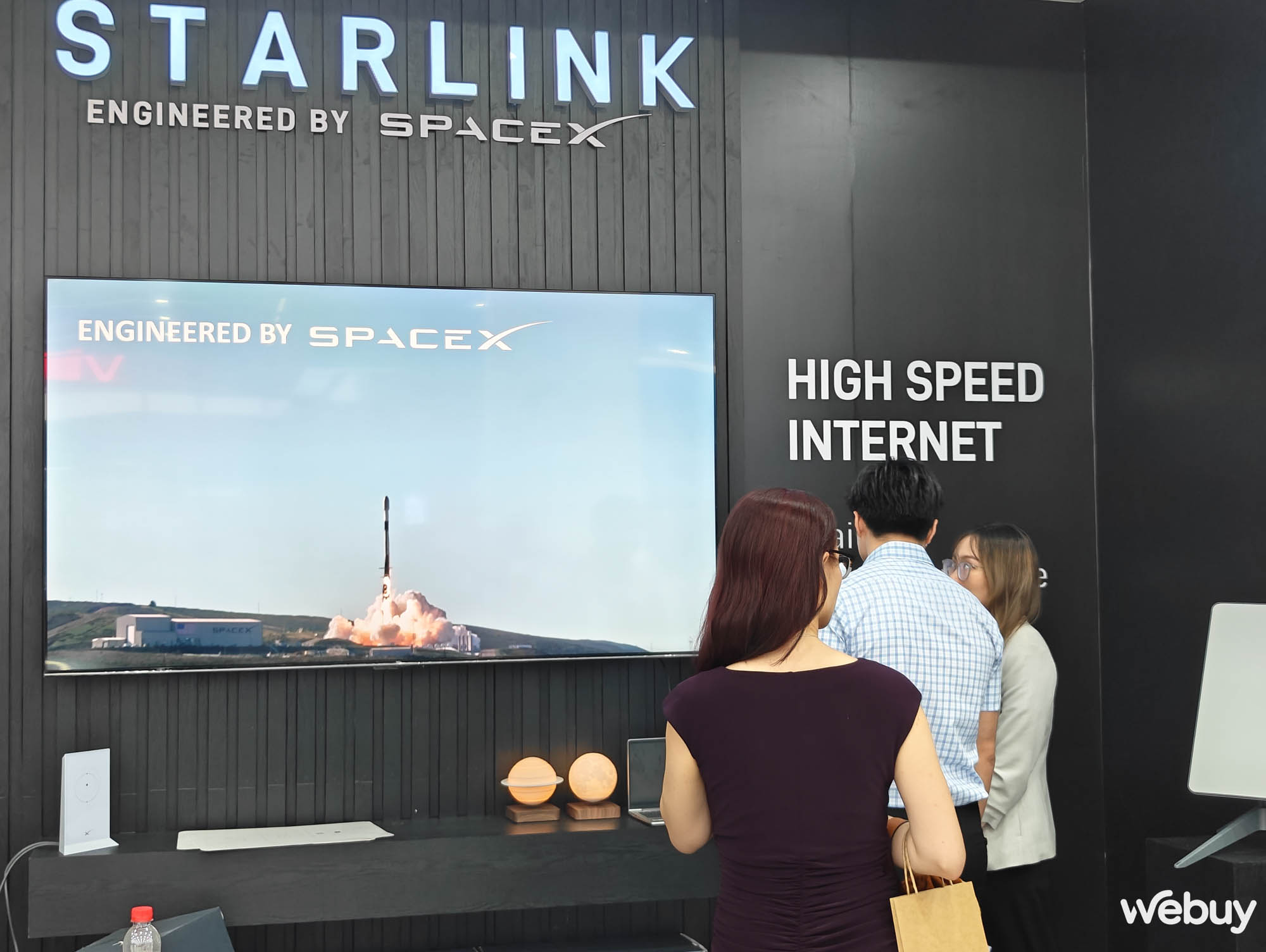 Không khí sôi động tại Triển lãm quốc tế đổi mới sáng tạo Việt Nam (VIIE 2023) - Ảnh 10. Không khí sôi động tại Triển lãm quốc tế đổi mới sáng tạo Việt Nam (VIIE 2023) - Ảnh 10.