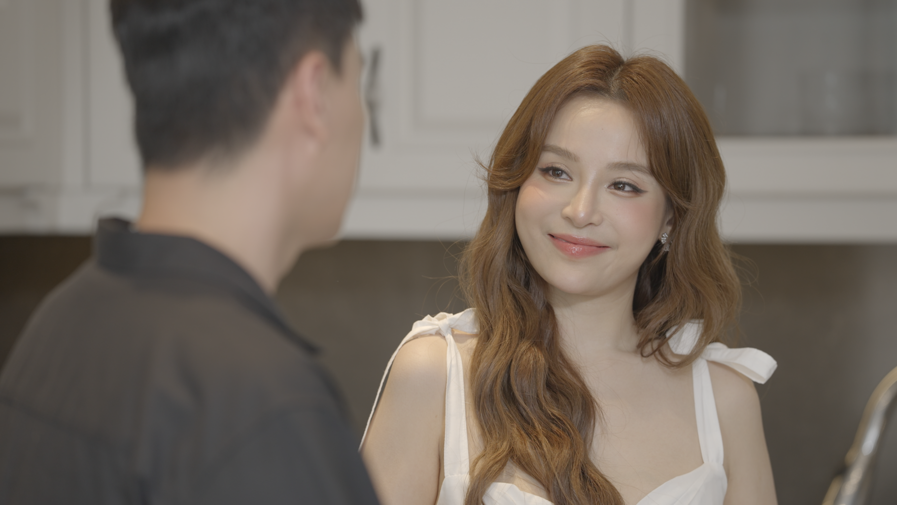 Choáng với "lâu đài" 100 tỷ của Huyền Baby trong “House Are You?” tập 4, mê cái cách “flex” đi Singapore mua váy rồi về - Ảnh 3. Choáng với "lâu đài" 100 tỷ của Huyền Baby trong “House Are You?” tập 4, mê cái cách “flex” đi Singapore mua váy rồi về - Ảnh 3.