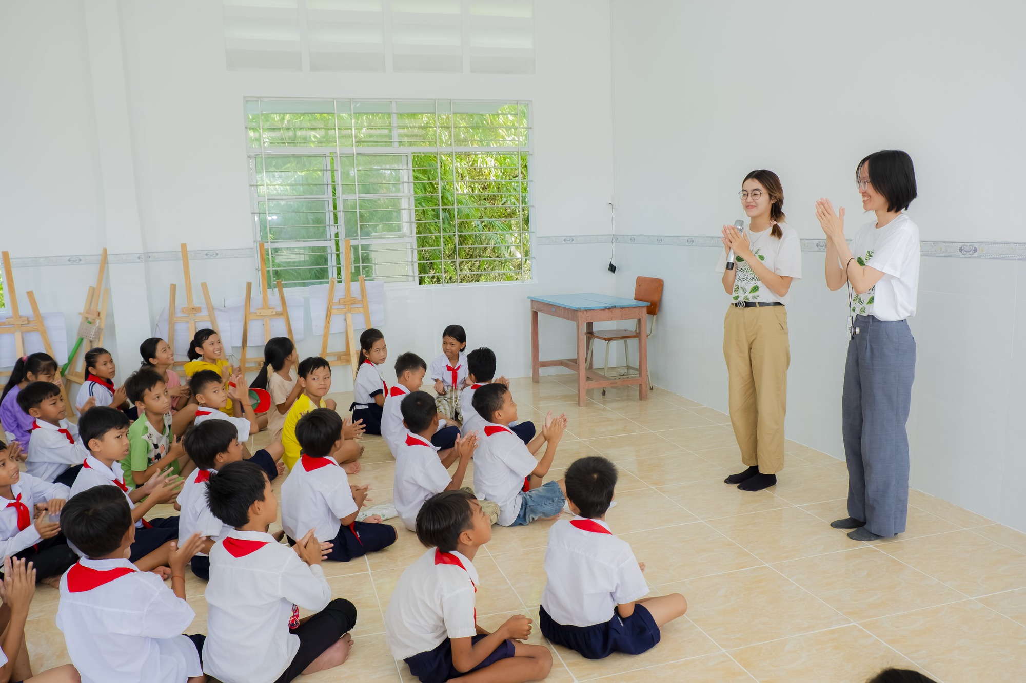 Phía sau bức vẽ cánh rừng của cậu bé lớp 4 và dòng chữ Không được chặt cây: Tụi em thích đi rừng đi biển lắm! - Ảnh 5. Phía sau bức vẽ cánh rừng của cậu bé lớp 4 và dòng chữ Không được chặt cây: Tụi em thích đi rừng đi biển lắm! - Ảnh 5.