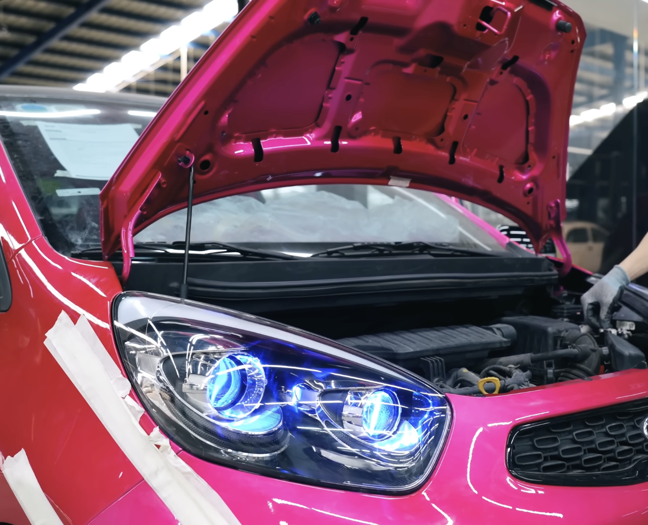 Nữ doanh nhân mang Kia Morning đi độ theo phong cách độc lạ: Ghế sau có bệ tỳ tay, tủ lạnh, bàn làm việc như Maybach- Ảnh 2. Nữ doanh nhân mang Kia Morning đi độ theo phong cách độc lạ: Ghế sau có bệ tỳ tay, tủ lạnh, bàn làm việc như Maybach- Ảnh 2.