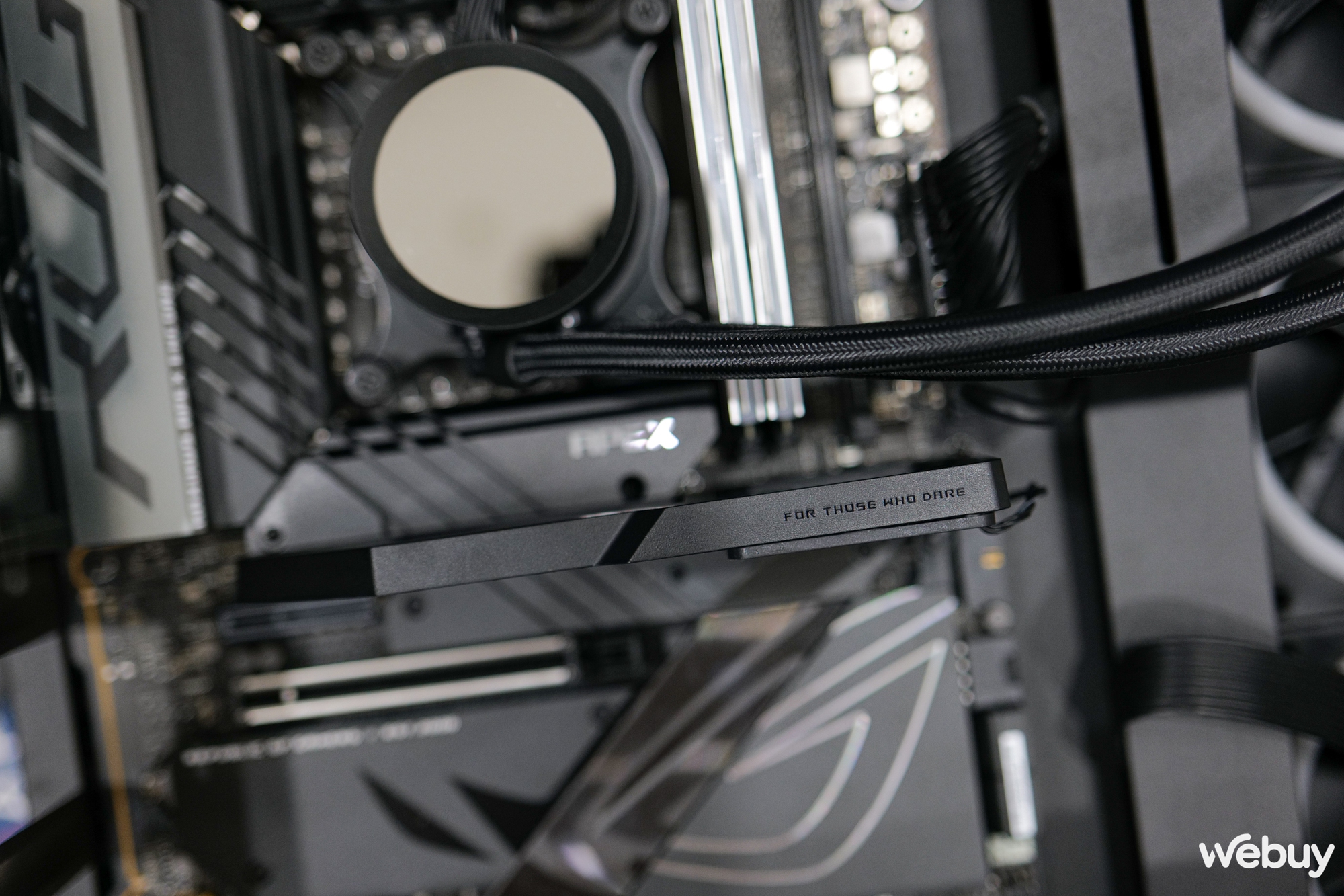 Trải nghiệm nhanh ROG MAXIMUS Z790 APEX ENCORE: Bo mạch chủ hàng đầu cho người dùng thích "em yêu khoa học"- Ảnh 18. Trải nghiệm nhanh ROG MAXIMUS Z790 APEX ENCORE: Bo mạch chủ hàng đầu cho người dùng thích "em yêu khoa học"- Ảnh 18.