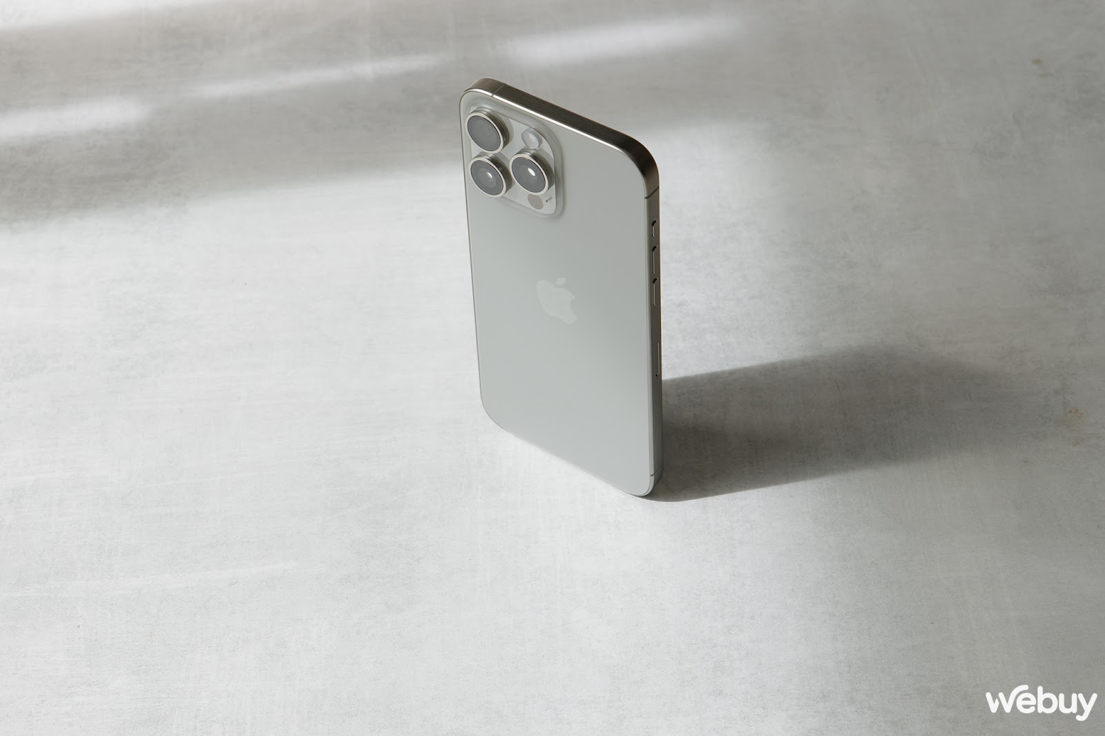 Tr&ograve; chuyện độc quyền c&ugrave;ng Ph&oacute; chủ tịch cấp cao Apple tại Việt Nam: Đ&acirc;y l&agrave; l&yacute; do nh&agrave; T&aacute;o sử dụng Titan tr&ecirc;n iPhone- Ảnh 4.