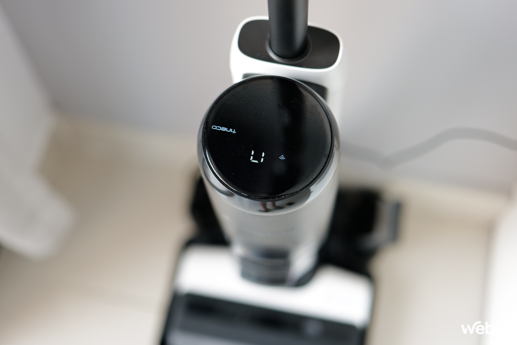 Trải nghiệm Tineco Floor One S6: Vừa lau vừa hút, dọn sạch cả vết cà phê đổ, tự giặt con lăn và phát hiện độ bẩn- Ảnh 7. Trải nghiệm Tineco Floor One S6: Vừa lau vừa hút, dọn sạch cả vết cà phê đổ, tự giặt con lăn và phát hiện độ bẩn- Ảnh 7.