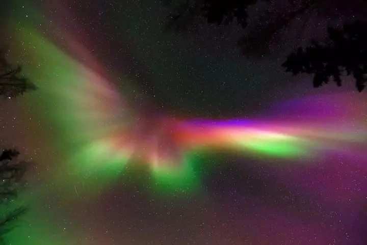 Các nhà khoa học lần đầu tiên phát hiện cực quang Mặt Trời mạnh gấp hàng nghìn lần cực quang Trái Đất- Ảnh 6. Các nhà khoa học lần đầu tiên phát hiện cực quang Mặt Trời mạnh gấp hàng nghìn lần cực quang Trái Đất- Ảnh 6.