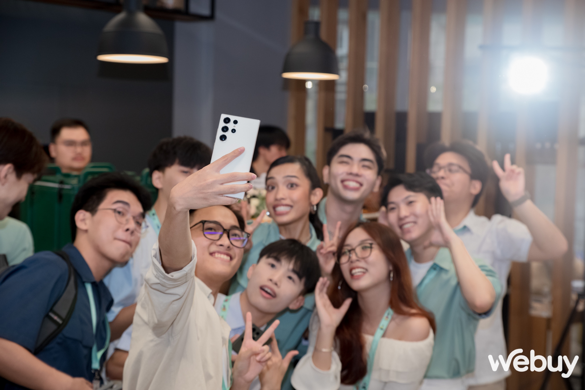 Vừa trở th&agrave;nh &lsquo;bệ ph&oacute;ng' t&agrave;i năng, Samsung c&ograve;n trực tiếp trao quyền s&aacute;ng tạo v&agrave;o tay người d&ugrave;ng trẻ- Ảnh 14.