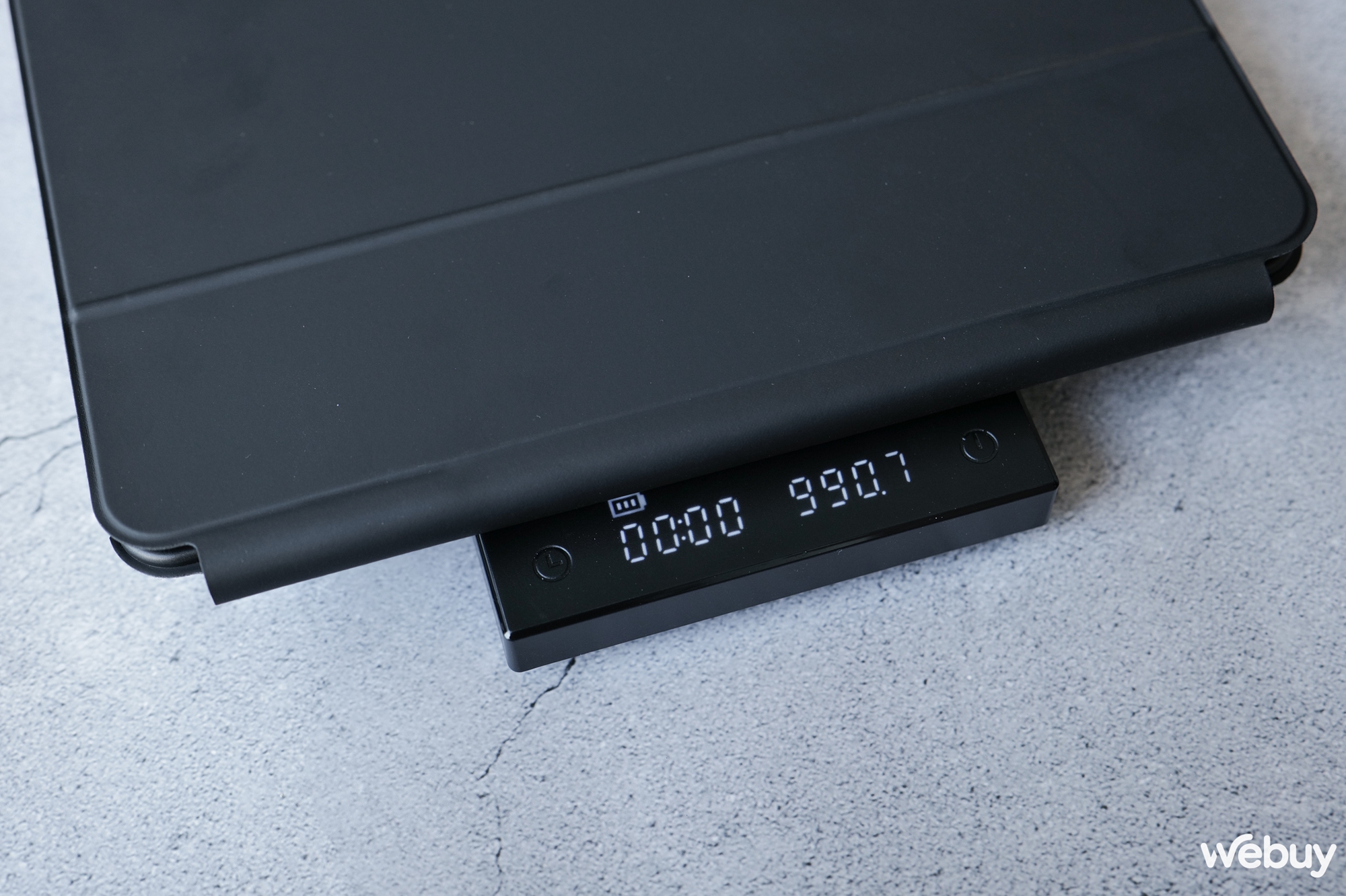 Đ&acirc;y l&agrave; b&agrave;n ph&iacute;m "bay" cho iPad Pro, gi&aacute; chỉ bằng một nửa h&agrave;ng ch&iacute;nh h&atilde;ng m&agrave; c&ograve;n c&oacute; th&ecirc;m cả t&iacute;nh năng đặc biệt n&agrave;y- Ảnh 14.