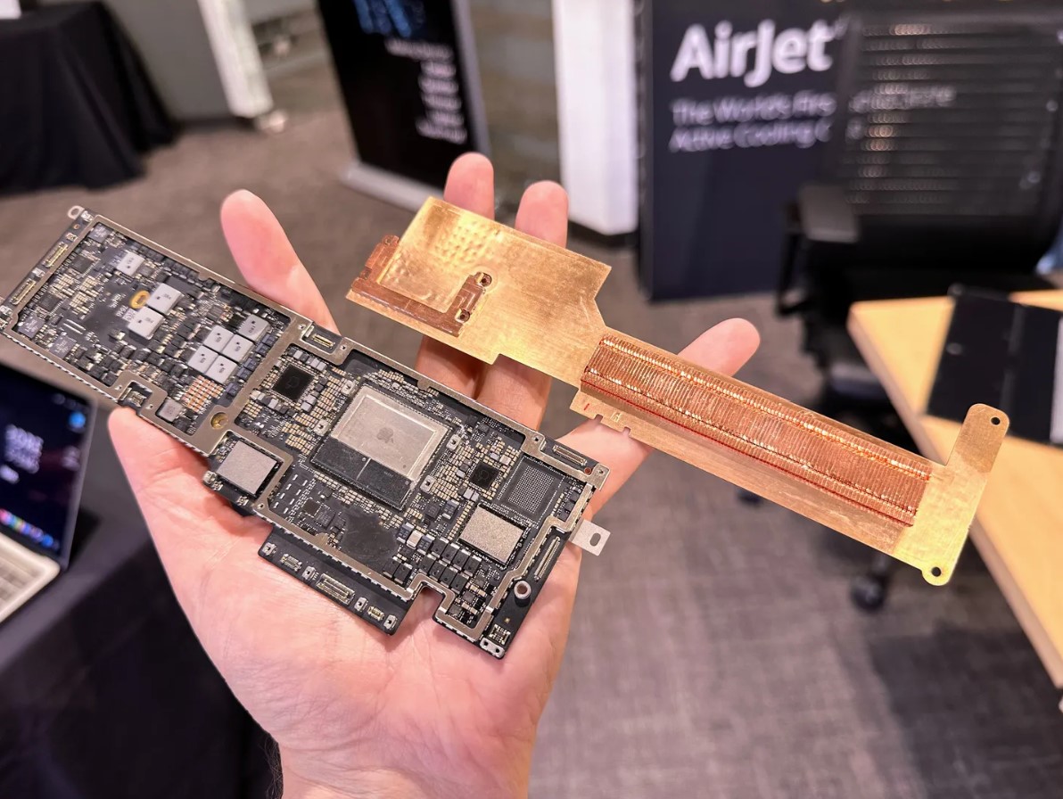 S&aacute;ng chế giải ph&oacute;ng sức mạnh của MacBook Air M2 l&ecirc;n ngang MacBook Pro, hứa hẹn cuộc c&aacute;ch mạng cho laptop si&ecirc;u mỏng- Ảnh 2.