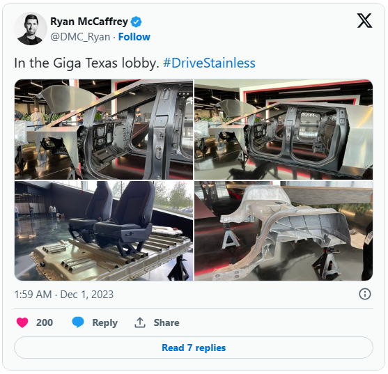 Si&ecirc;u b&aacute;n tải chạy điện Tesla Cybertruck lộ diện, k&eacute;o theo xe kh&aacute;c vẫn đ&aacute;nh bại Porsche 911- Ảnh 1.