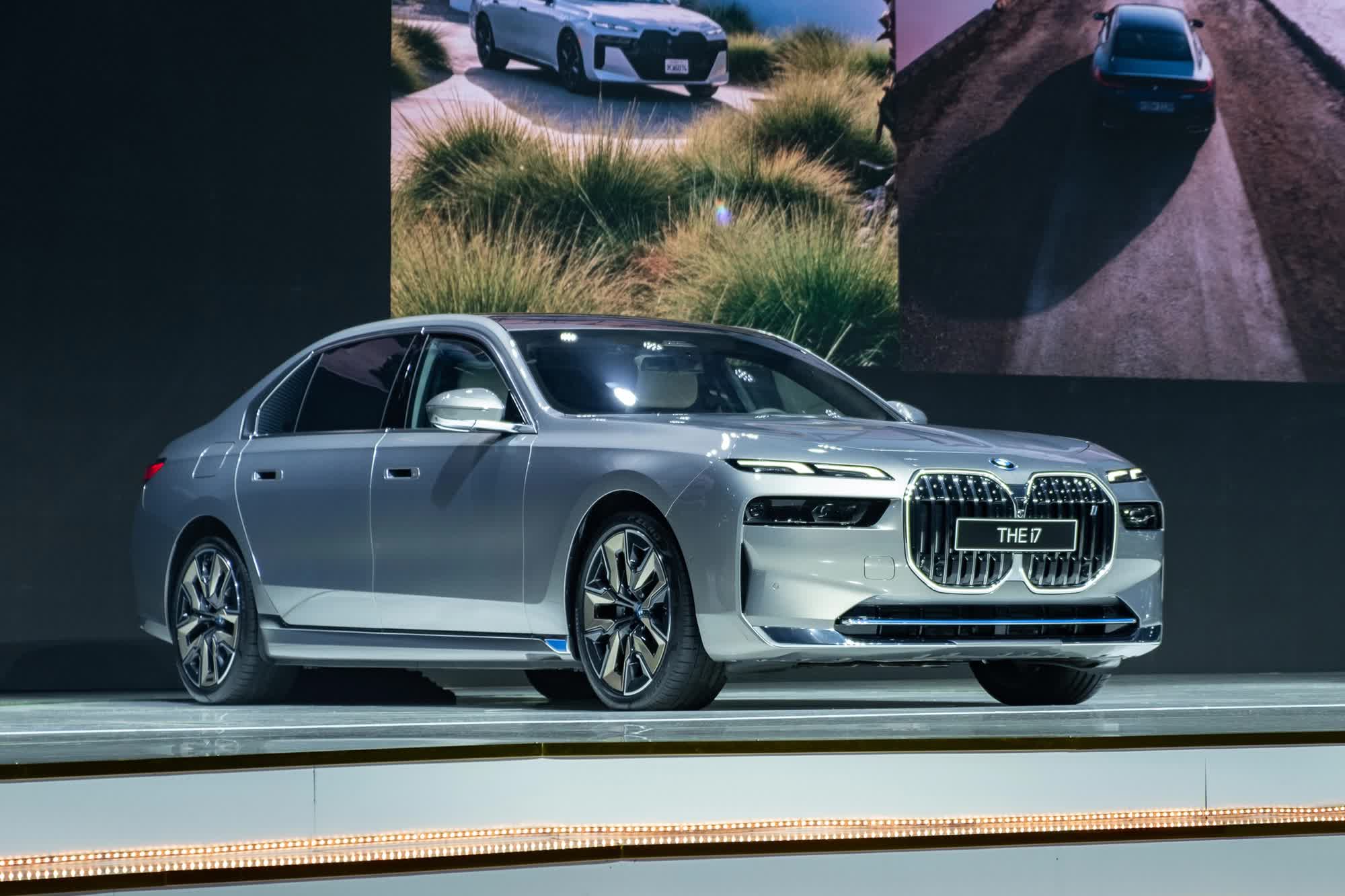 Loạt xe điện đổ bộ Việt Nam năm nay: Giá từ hơn 200 triệu đến hơn 7 tỷ, trải nhiều phân khúc, có xe chạy hơn 600km/sạc- Ảnh 5. Loạt xe điện đổ bộ Việt Nam năm nay: Giá từ hơn 200 triệu đến hơn 7 tỷ, trải nhiều phân khúc, có xe chạy hơn 600km/sạc- Ảnh 5.