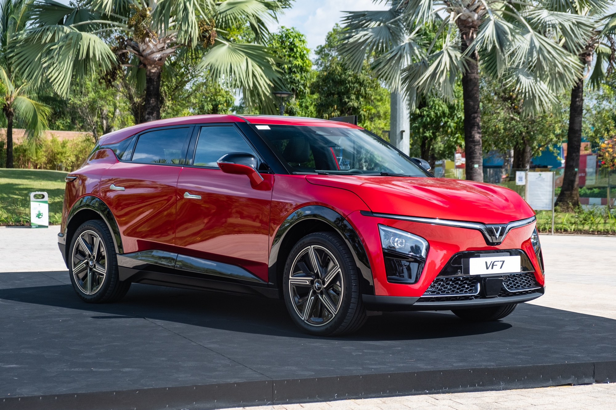 Loạt xe điện đổ bộ Việt Nam năm nay: Giá từ hơn 200 triệu đến hơn 7 tỷ, trải nhiều phân khúc, có xe chạy hơn 600km/sạc- Ảnh 3. Loạt xe điện đổ bộ Việt Nam năm nay: Giá từ hơn 200 triệu đến hơn 7 tỷ, trải nhiều phân khúc, có xe chạy hơn 600km/sạc- Ảnh 3.