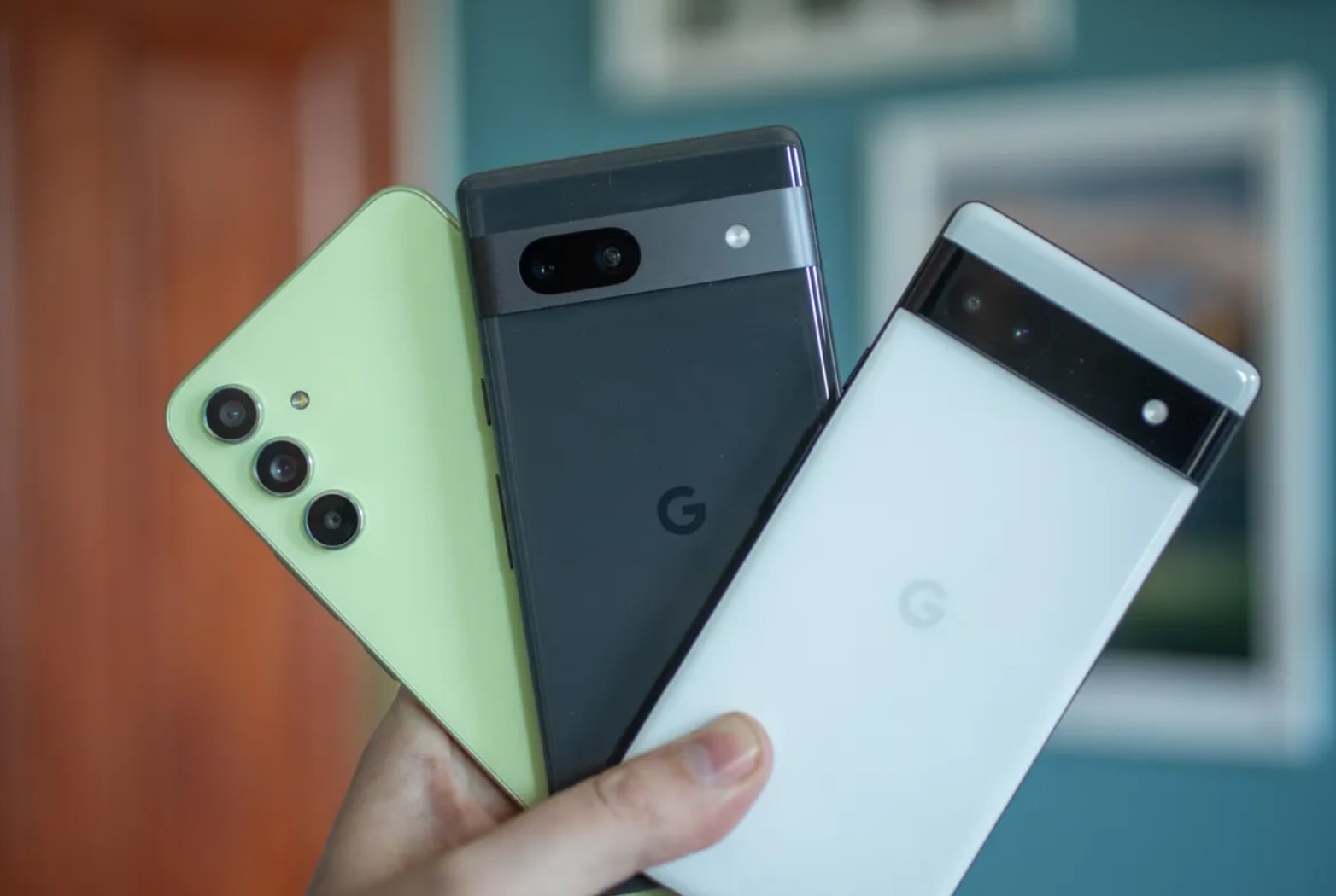 Apple đang c&oacute; một &ldquo;lỗ hổng&rdquo; 500 USD trong dải sản phẩm của m&igrave;nh v&agrave; c&aacute;c h&atilde;ng Android đang thi nhau lấp đầy chỗ trống- Ảnh 3.