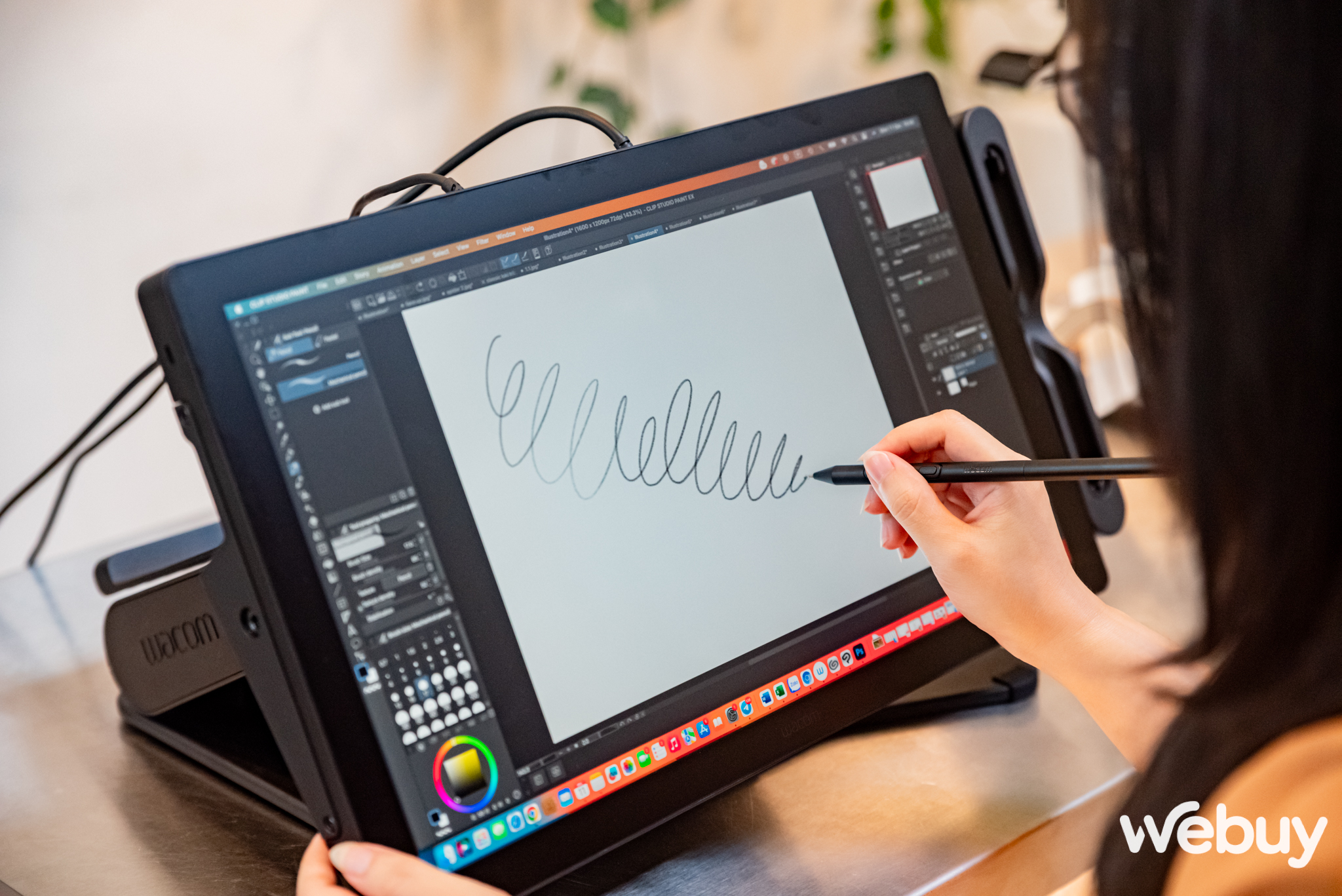 Cận cảnh bảng vẽ Wacom Cintiq Pro 17, bộ c&ocirc;ng cụ m&agrave; d&acirc;n s&aacute;ng tạo, thiết kế đồ hoạ &ldquo;chỉ biết ước&rdquo;- Ảnh 31.