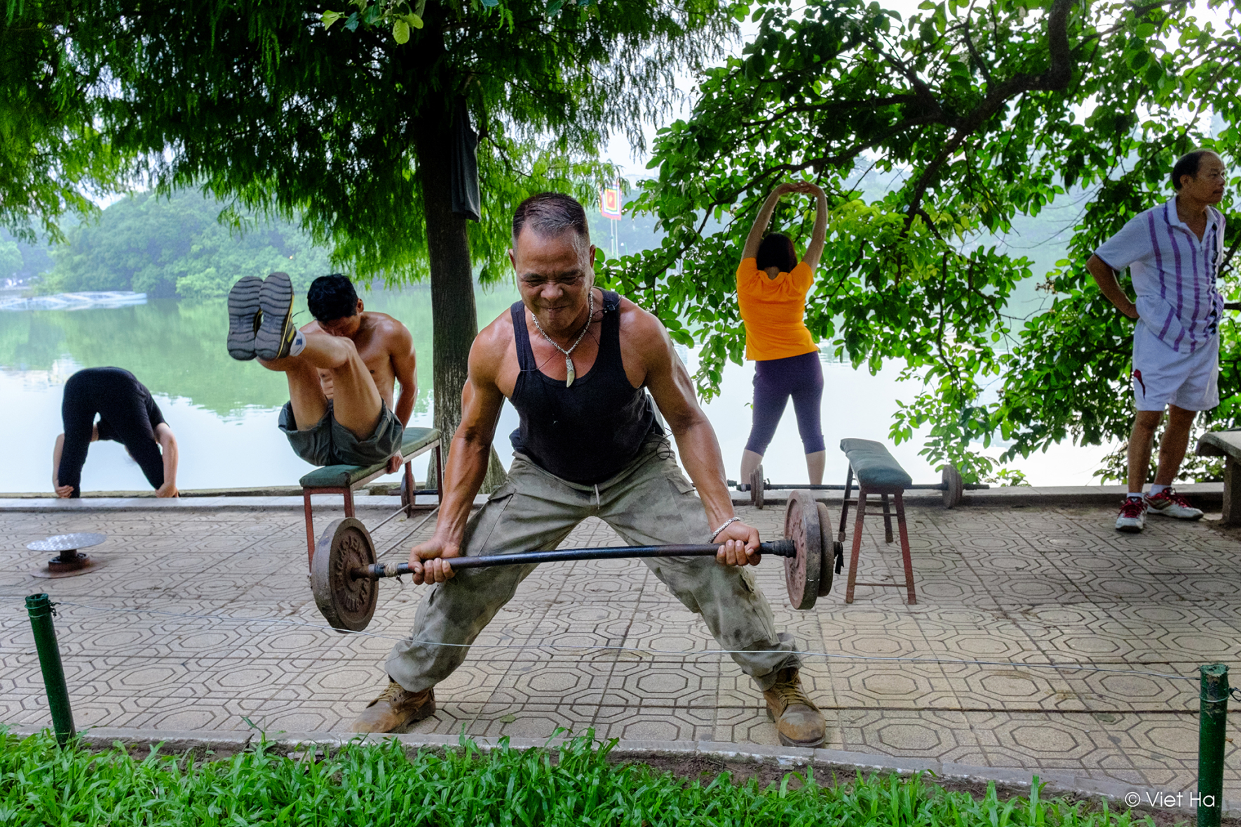 Nhiếp ảnh gia đường phố Chu Việt H&agrave;: &ldquo;iPhone hay Samsung kh&ocirc;ng quan trọng, quan trọng l&agrave; c&aacute;ch bạn sử dụng thiết bị&rdquo;- Ảnh 12.