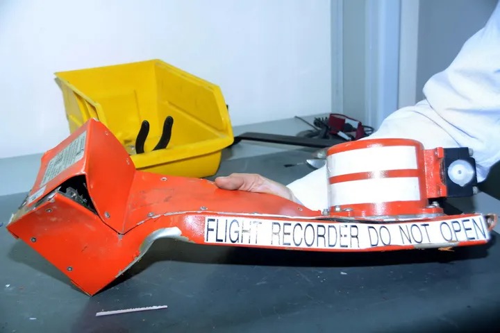 Tại sao mọi thứ đều bị phá hủy trong một vụ tai nạn máy bay ngoại trừ hộp đen?- Ảnh 4. Tại sao mọi thứ đều bị phá hủy trong một vụ tai nạn máy bay ngoại trừ hộp đen?- Ảnh 4.