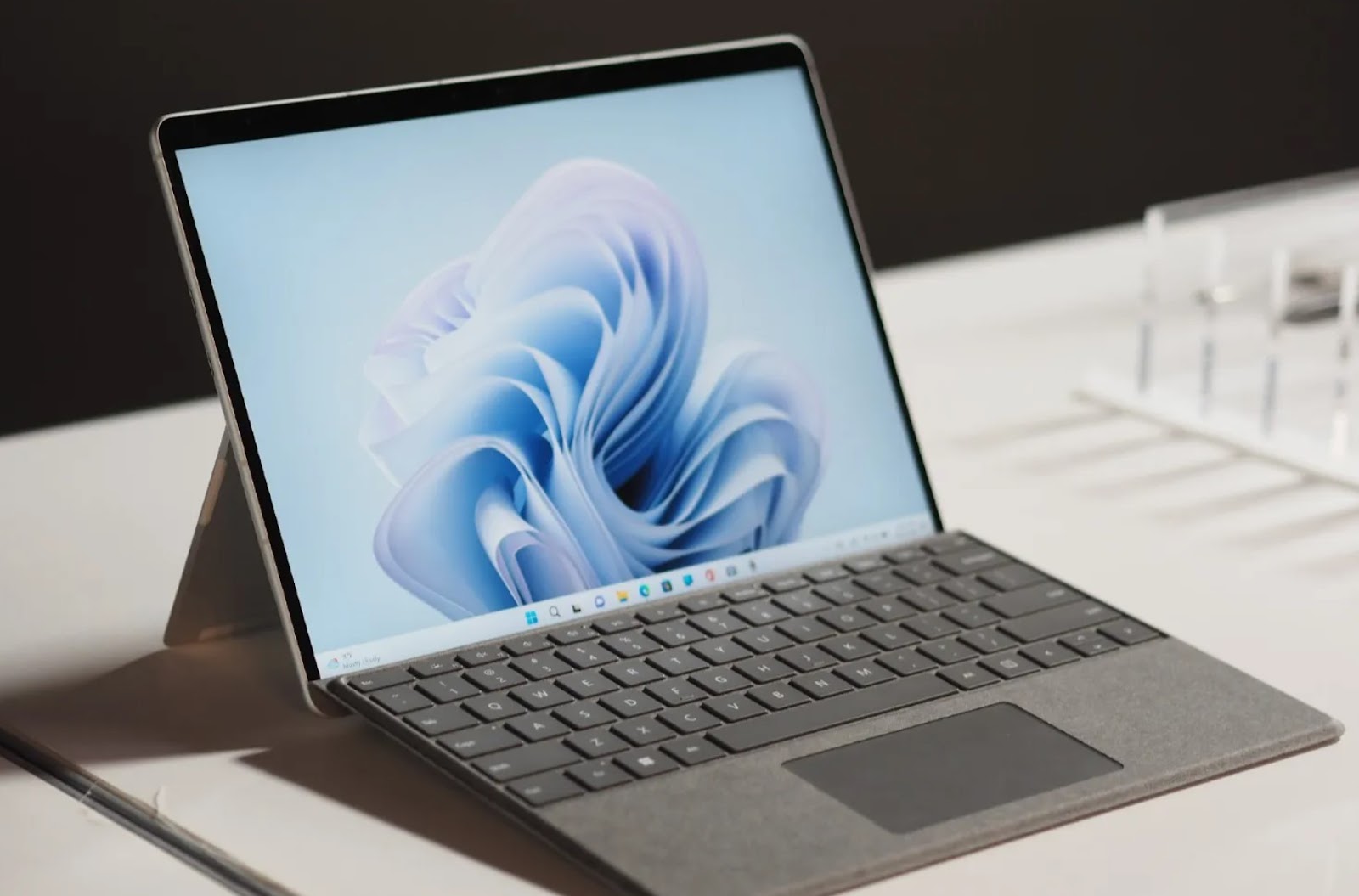 Năm 2024 sẽ l&agrave; cuộc đại chiến giữa laptop Windows v&agrave; MacBook của Apple- Ảnh 5.