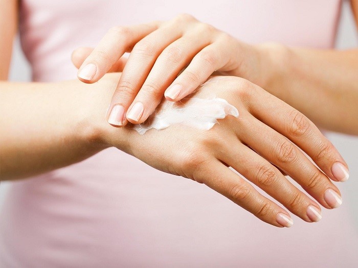 6 mẹo đơn giản gi&uacute;p bạn tr&aacute;nh bị điện giật &ldquo;tanh t&aacute;ch&rdquo; trong m&ugrave;a đ&ocirc;ng- Ảnh 4.