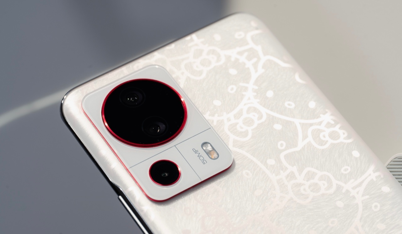 Ảnh thực tế điện thoại Hello Kitty: Quà tặng dành cho hội chị em ngày Valentine - Ảnh 6. Ảnh thực tế điện thoại Hello Kitty: Quà tặng dành cho hội chị em ngày Valentine - Ảnh 6.