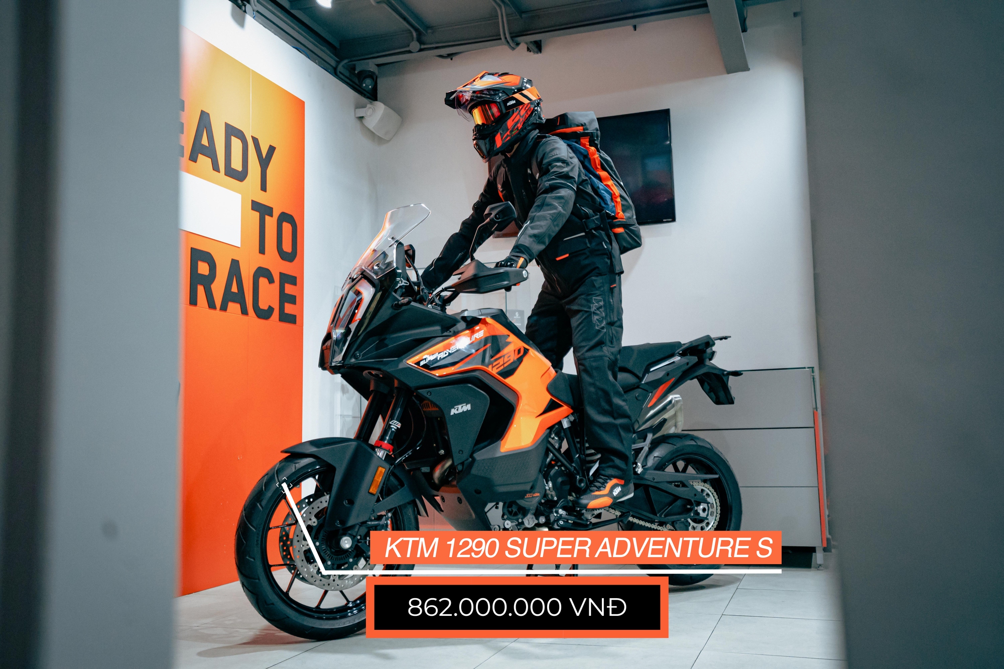 Mua mô tô tiền tỷ thôi chưa đủ, đắp lên người nguyên set đồ giá ngang SH Mode như này mới là 'fanboy' chính hiệu - Ảnh 6. Mua mô tô tiền tỷ thôi chưa đủ, đắp lên người nguyên set đồ giá ngang SH Mode như này mới là 'fanboy' chính hiệu - Ảnh 6.