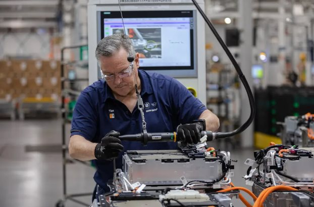 Kỷ nguy&ecirc;n xe điện đang mở ra tại thị trường xuất khẩu của VinFast: Xe điện đ&atilde; bắt đầu rẻ hơn xe xăng - Ảnh 2.