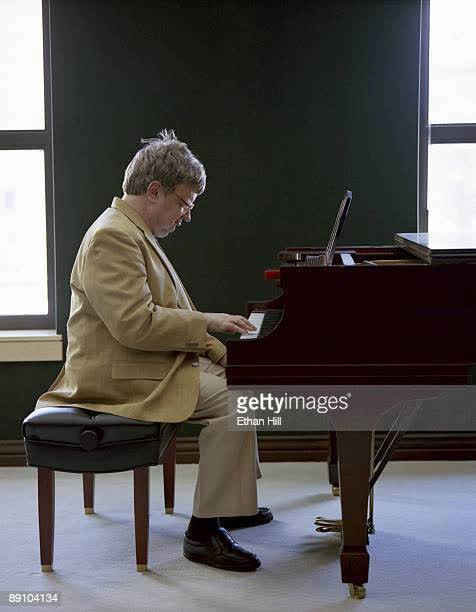 Thiên tài mắc hội chứng bác học hiếm gặp: Nhớ từng chữ trong hơn 12.000 cuốn sách, trả lời được mọi câu hỏi trong 15 lĩnh vực NHƯNG không thể tự cài cúc áo - Ảnh 3. Thiên tài mắc hội chứng bác học hiếm gặp: Nhớ từng chữ trong hơn 12.000 cuốn sách, trả lời được mọi câu hỏi trong 15 lĩnh vực NHƯNG không thể tự cài cúc áo - Ảnh 3.