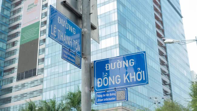 Bảng tên đường có gắn mã QR code tại TP.HCM có ý nghĩa gì? - Ảnh 1. Bảng tên đường có gắn mã QR code tại TP.HCM có ý nghĩa gì? - Ảnh 1.