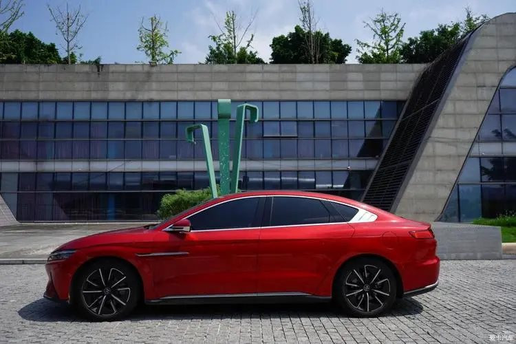 Mẫu xe điện hút khách hơn Tesla Model 3 sắp có thêm phiên bản mới, giá chưa tới 800 triệu đồng - Ảnh 3. Mẫu xe điện hút khách hơn Tesla Model 3 sắp có thêm phiên bản mới, giá chưa tới 800 triệu đồng - Ảnh 3.
