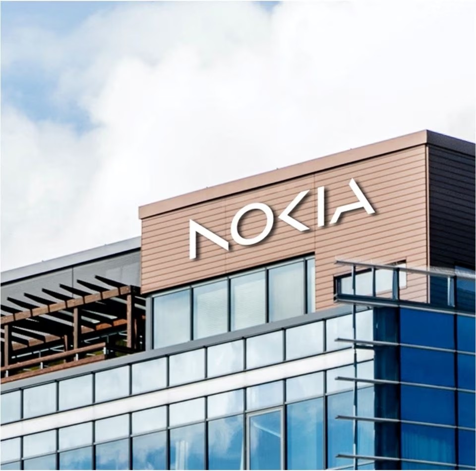 Nokia thay đổi logo sau gần 60 năm, báo hiệu sự thay đổi mạnh mẽ về chiến lược kinh doanh - Ảnh 2. Nokia thay đổi logo sau gần 60 năm, báo hiệu sự thay đổi mạnh mẽ về chiến lược kinh doanh - Ảnh 2.