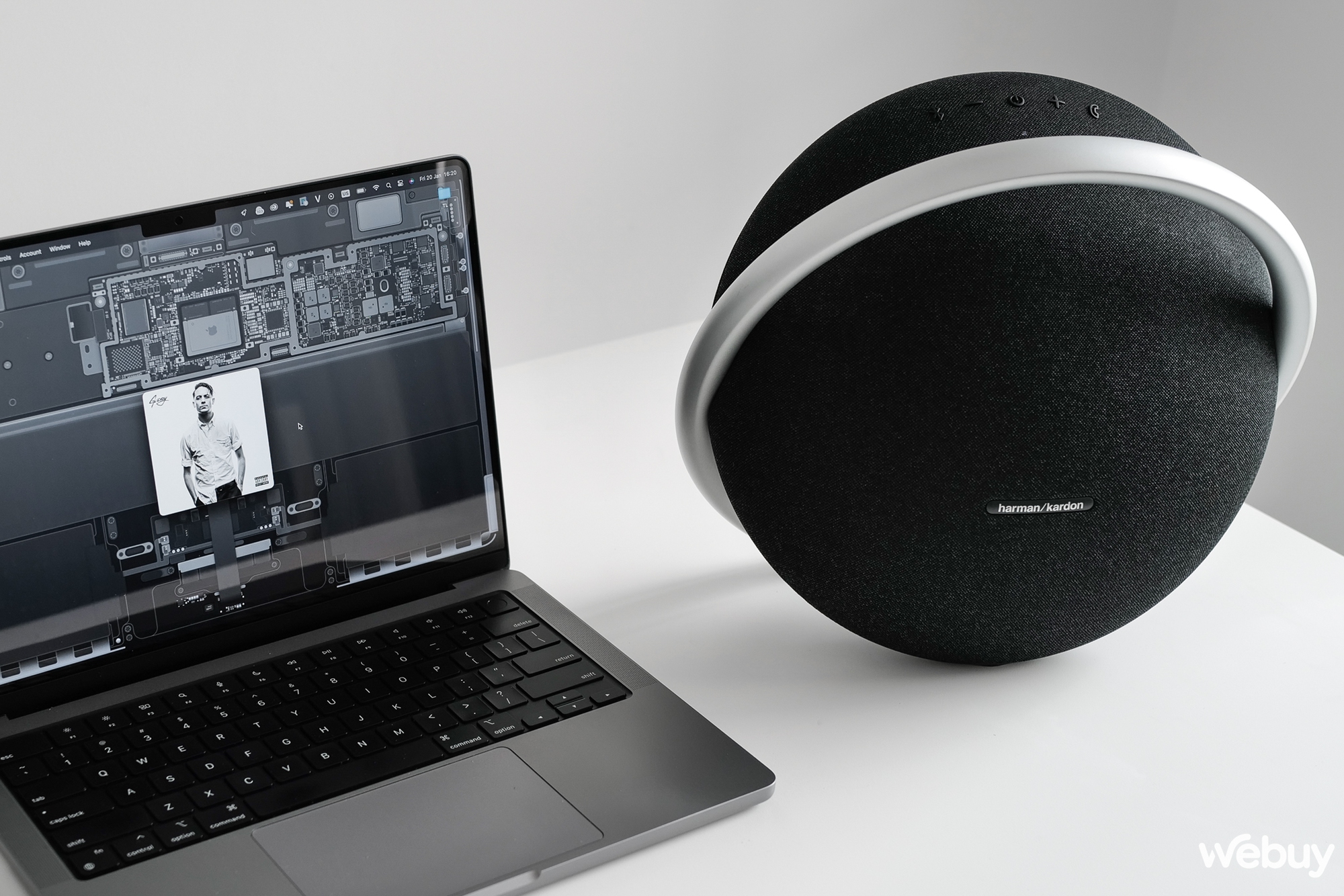 Trên tay loa Harman Kardon Onyx Studio 8: Giữ thiết kế truyền thống, thời lượng 8 tiếng, âm đậm đà - Ảnh 8. Trên tay loa Harman Kardon Onyx Studio 8: Giữ thiết kế truyền thống, thời lượng 8 tiếng, âm đậm đà - Ảnh 8.
