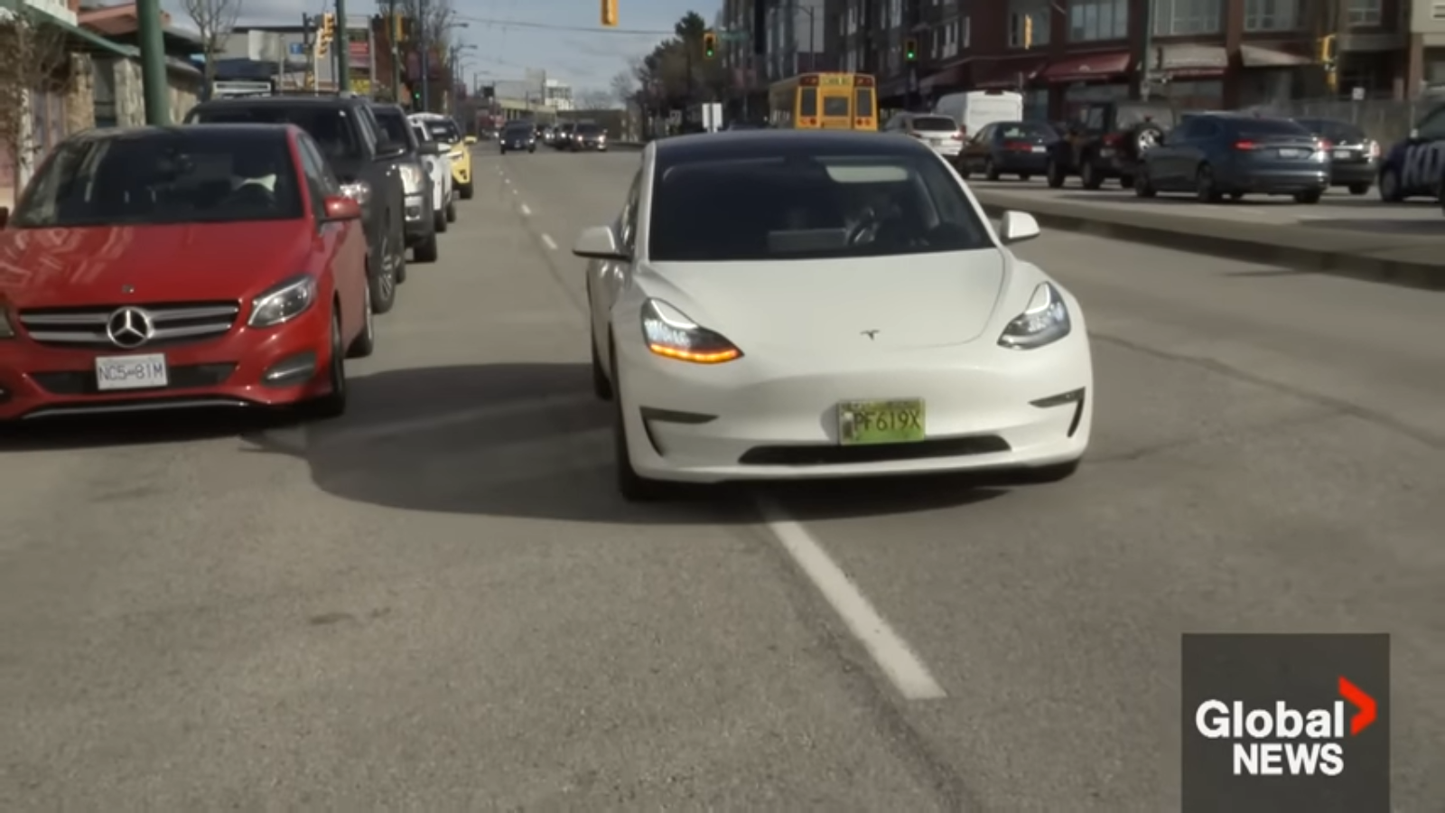 Không cần chìa khóa, ung dung mở cửa, lái Tesla của người khác đi chỉ bằng ứng dụng điện thoại - Ảnh 1. Không cần chìa khóa, ung dung mở cửa, lái Tesla của người khác đi chỉ bằng ứng dụng điện thoại - Ảnh 1.