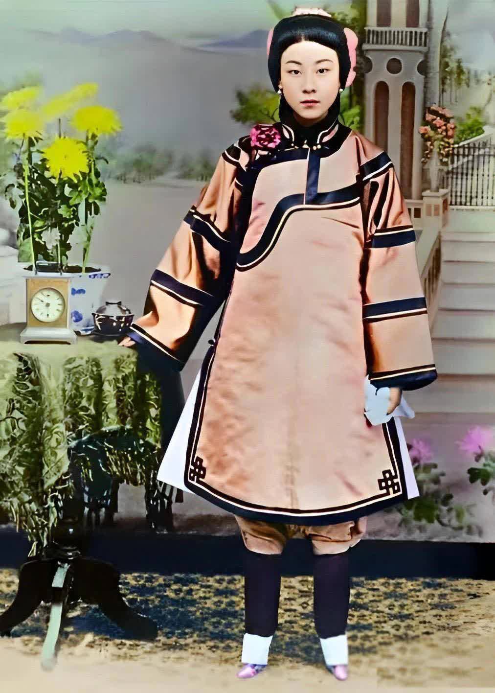 Chiêm ngưỡng loạt ảnh hiếm thời nhà Thanh: Nhan sắc đệ nhất kỹ nữ cũng không gây hiếu kỳ bằng đôi chân cực phẩm - Ảnh 11. Chiêm ngưỡng loạt ảnh hiếm thời nhà Thanh: Nhan sắc đệ nhất kỹ nữ cũng không gây hiếu kỳ bằng đôi chân cực phẩm - Ảnh 11.