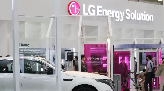 Cuộc đua pin xe điện n&oacute;ng hơn bao giờ hết: Đối t&aacute;c của VinFast c&oacute; nguy cơ mất ng&ocirc;i vương v&agrave;o tay &ocirc;ng lớn n&agrave;y - Ảnh 1.