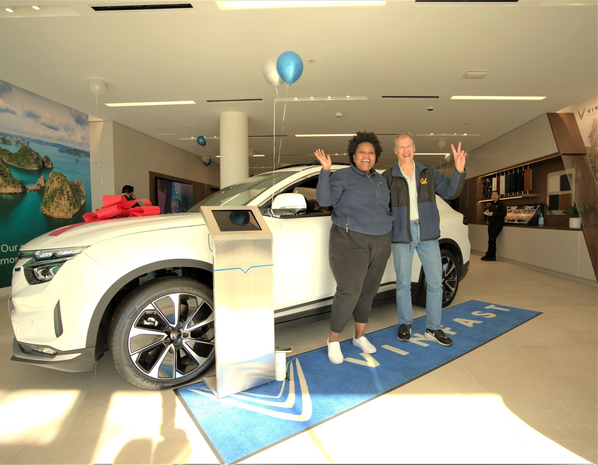 VinFast chính thức bàn giao 45 chiếc VF 8 City Edition đầu tiên cho khách hàng Mỹ - Ảnh 2. VinFast chính thức bàn giao 45 chiếc VF 8 City Edition đầu tiên cho khách hàng Mỹ - Ảnh 2.