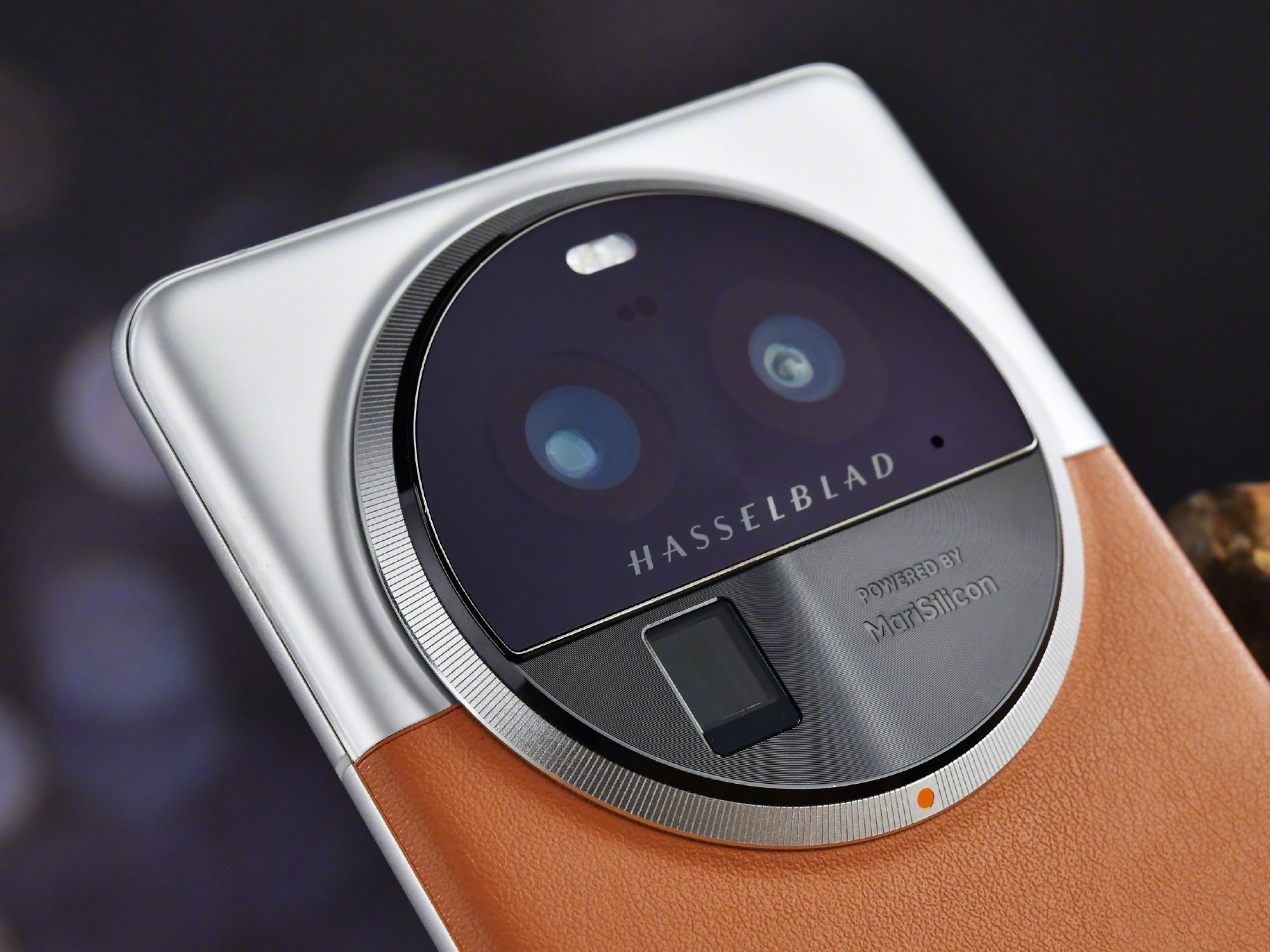 Ảnh thực tế OPPO Find X6 Pro: Thiết kế mới với mặt lưng da, camera Hasselblad 1-inch, Snapdragon 8 Gen 2 - Ảnh 6. Ảnh thực tế OPPO Find X6 Pro: Thiết kế mới với mặt lưng da, camera Hasselblad 1-inch, Snapdragon 8 Gen 2 - Ảnh 6.