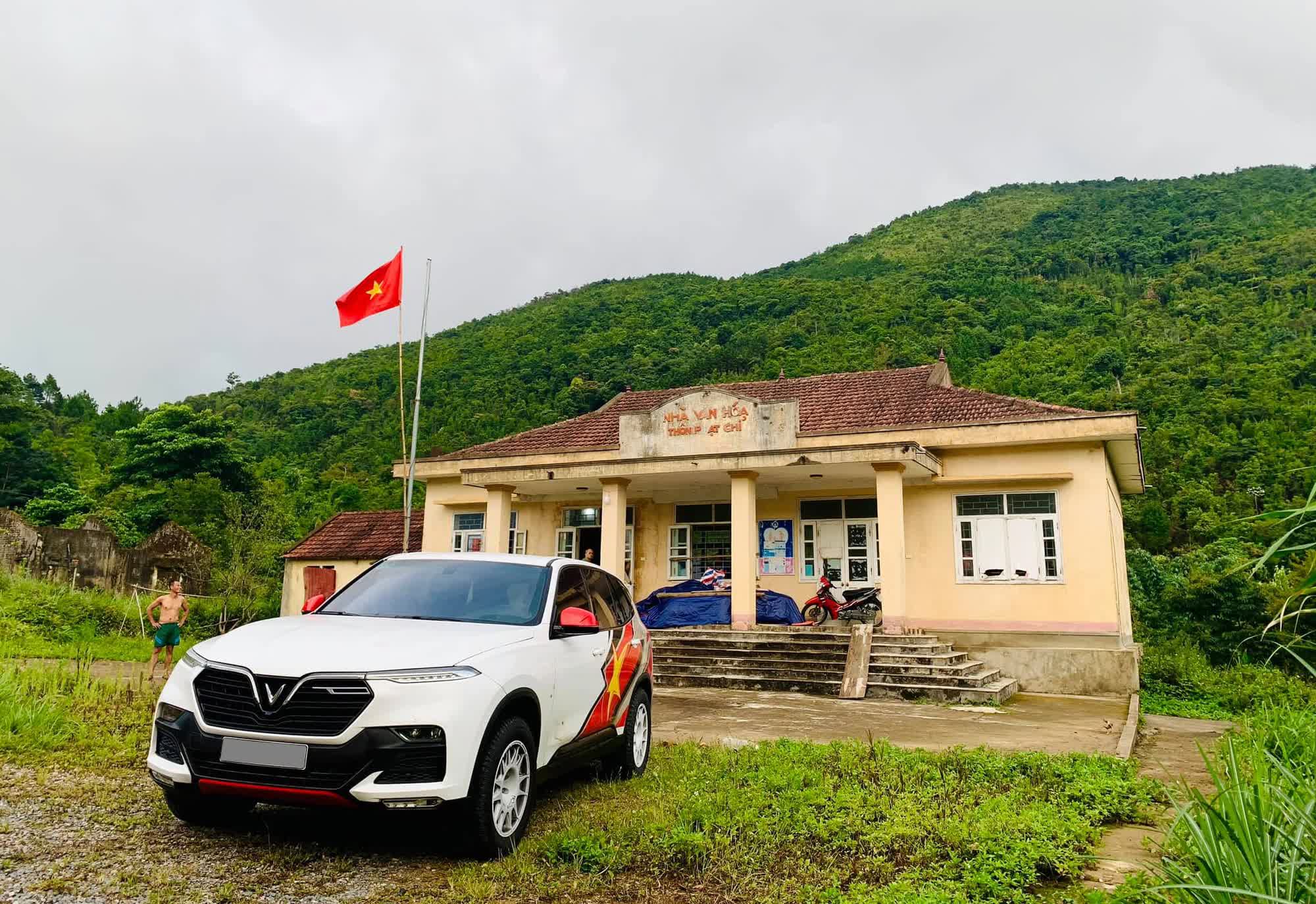 VinFast Lux SA2.0 bản độc nhất Việt Nam từng của Hải Kar bán lại 790 triệu đồng: Xe được độ để đua nhưng nội thất sạch đẹp như mới - Ảnh 3. VinFast Lux SA2.0 bản độc nhất Việt Nam từng của Hải Kar bán lại 790 triệu đồng: Xe được độ để đua nhưng nội thất sạch đẹp như mới - Ảnh 3.