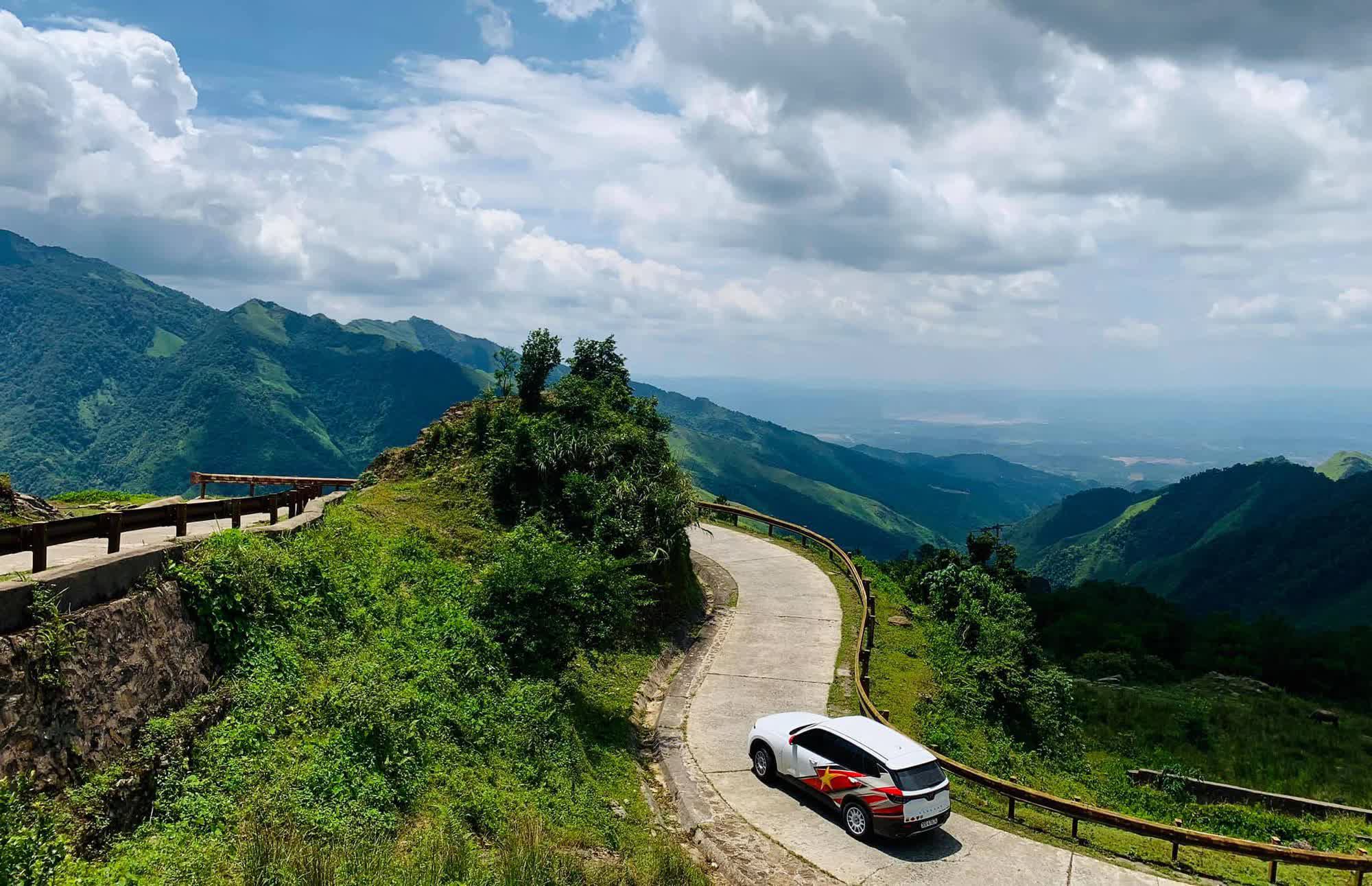 VinFast Lux SA2.0 bản độc nhất Việt Nam từng của Hải Kar bán lại 790 triệu đồng: Xe được độ để đua nhưng nội thất sạch đẹp như mới - Ảnh 2. VinFast Lux SA2.0 bản độc nhất Việt Nam từng của Hải Kar bán lại 790 triệu đồng: Xe được độ để đua nhưng nội thất sạch đẹp như mới - Ảnh 2.