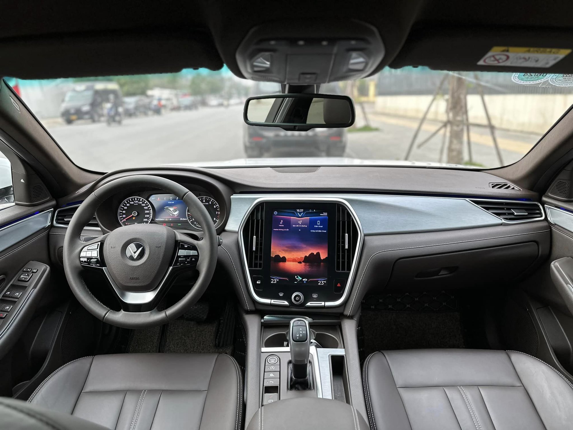 Đại lý xả VinFast Lux A2.0 lô cuối: Giá thấp nhất 590 triệu đồng, khách không cần tìm voucher, sản xuất 2022 - Ảnh 3. Đại lý xả VinFast Lux A2.0 lô cuối: Giá thấp nhất 590 triệu đồng, khách không cần tìm voucher, sản xuất 2022 - Ảnh 3.