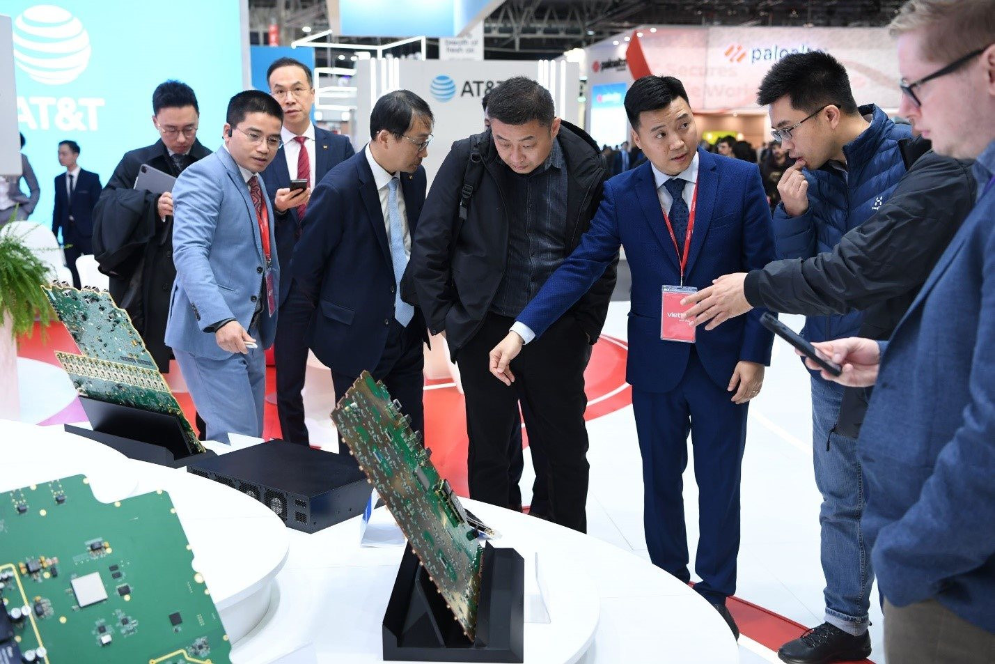 &lsquo;C&ocirc;ng nghệ từ tr&aacute;i tim&rsquo;: Dấu ấn c&ocirc;ng nghệ Việt tại MWC 2023 - Ảnh 1.