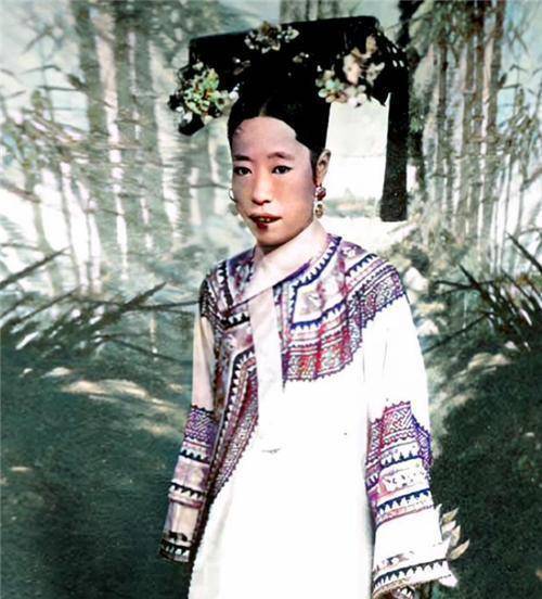 Ảnh hiếm ghi lại chân dung thành viên gia đình của Từ Hy Thái hậu, bất ngờ nhất là nhan sắc hai cô cháu gái - Ảnh 4. Ảnh hiếm ghi lại chân dung thành viên gia đình của Từ Hy Thái hậu, bất ngờ nhất là nhan sắc hai cô cháu gái - Ảnh 4.